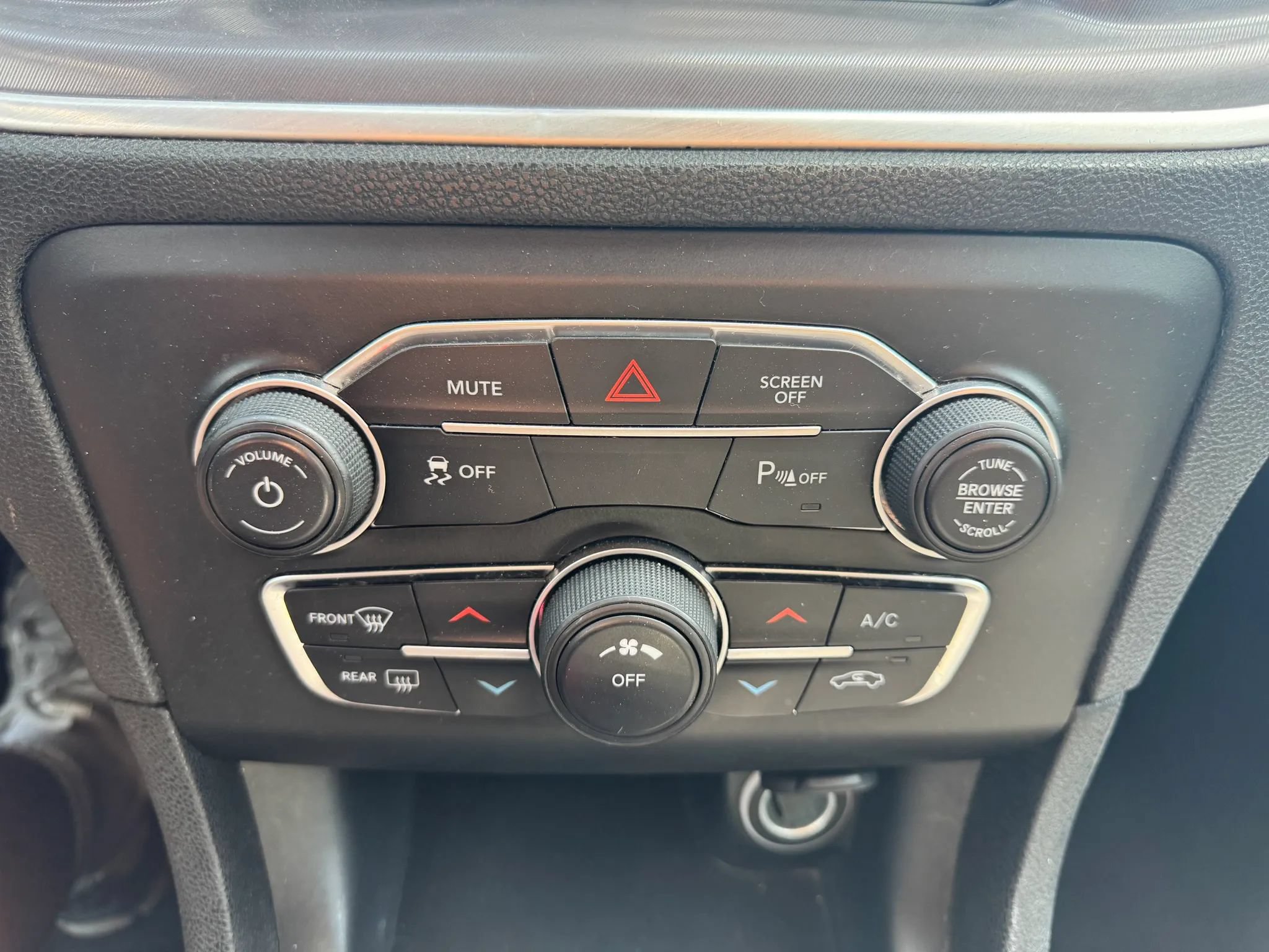 Used 2022 Dodge Charger SXT RWD image 14