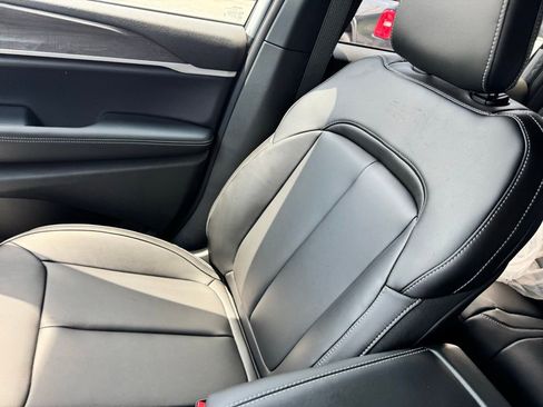 New 2025 Jeep Grand Cherokee Limited w/ Black Appearance Package image 22