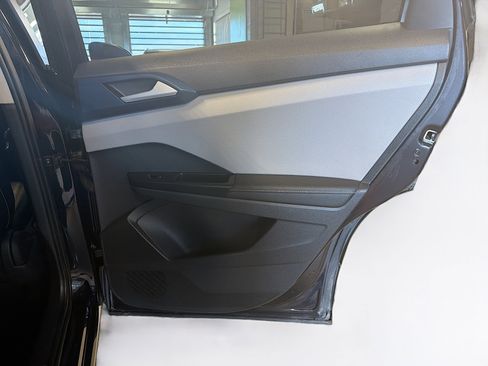 Used 2024 Volkswagen Taos SE w/ Black Wheel Plus Package image 29