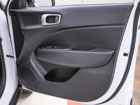 Certified 2024 Hyundai Venue SEL FWD image 28