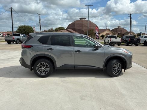 Used 2021 Nissan Rogue S FWD image 2