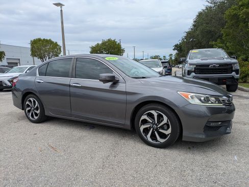 Used 2017 Honda Accord EX-L image 2