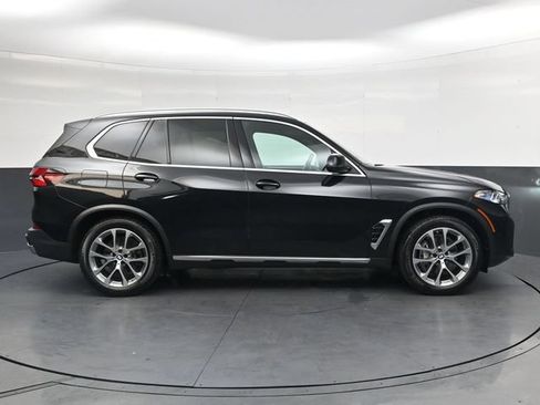 Used 2024 BMW X5 xDrive40i w/ Premium Package AWD/4WD image 3