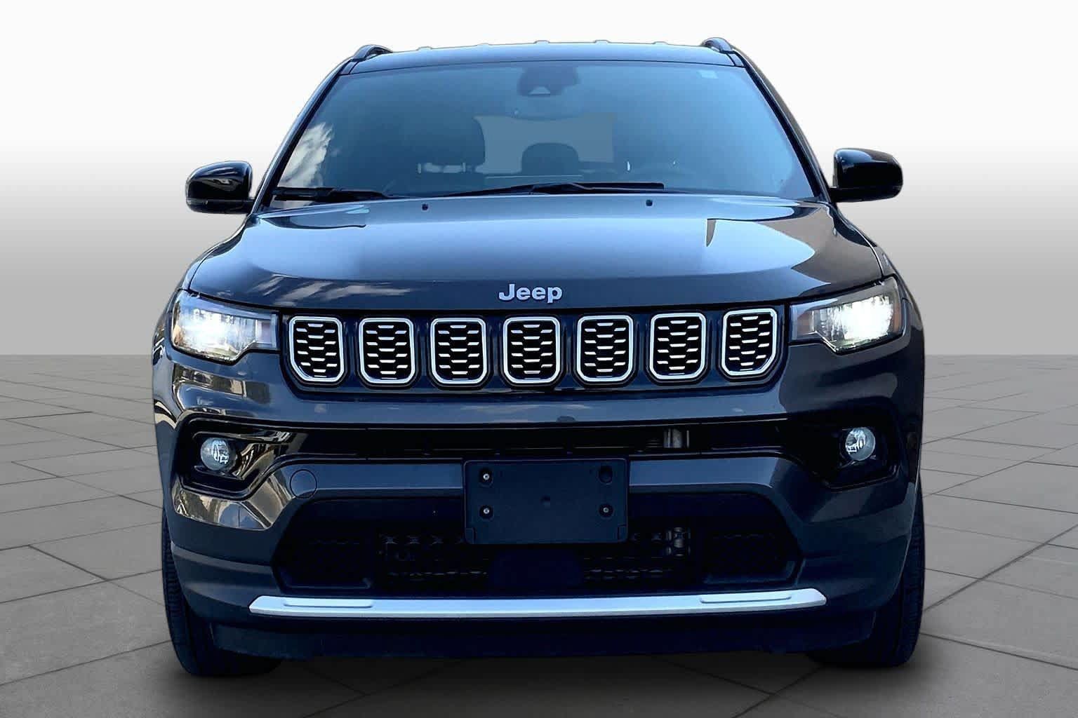 Used 2024 Jeep Compass Limited AWD/4WD image 4