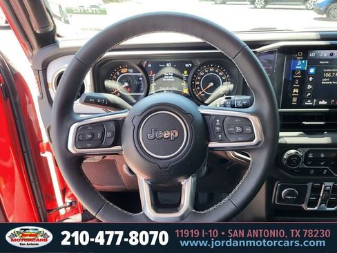 Used 2025 Jeep Wrangler Unlimited Sahara AWD/4WD image 26