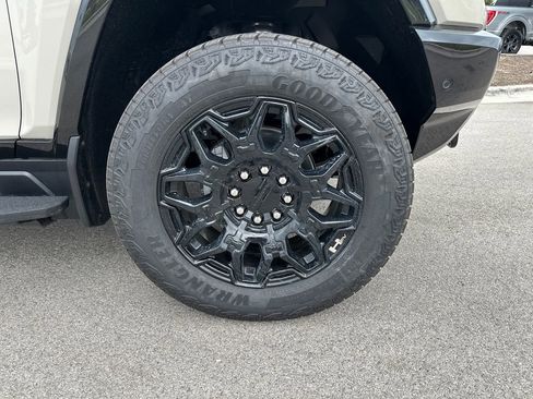 New 2026 GMC Hummer EV SUV AWD/4WD image 13
