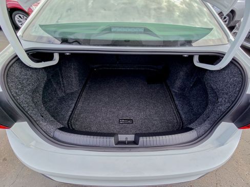 Used 2025 Volkswagen Jetta SE w/ Sunroof Package image 41