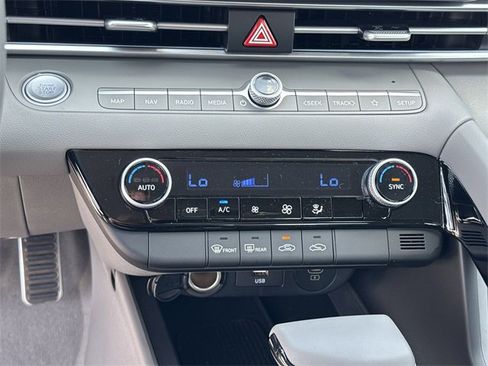 New 2025 Hyundai Elantra SEL image 24