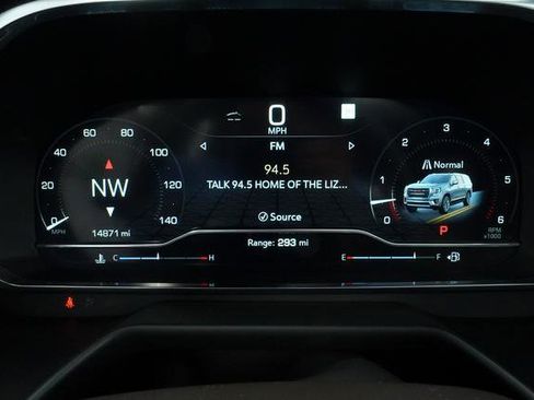 Used 2024 GMC Yukon SLT w/ SLT Premium Package image 19