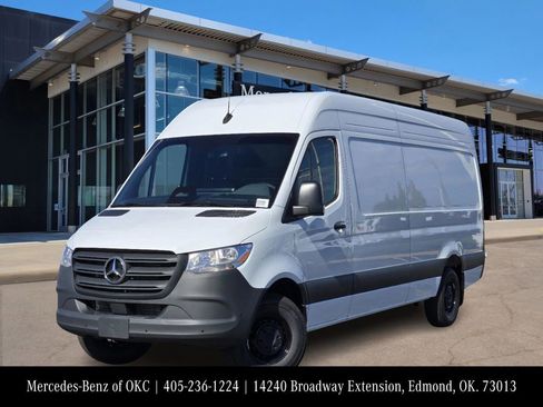 Used 2025 Mercedes-Benz Sprinter 2500 image 1