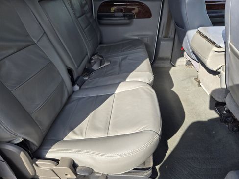 Used 2004 Ford F350 Lariat image 29