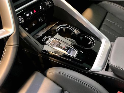 Used 2025 Audi Q5 Premium Plus image 17