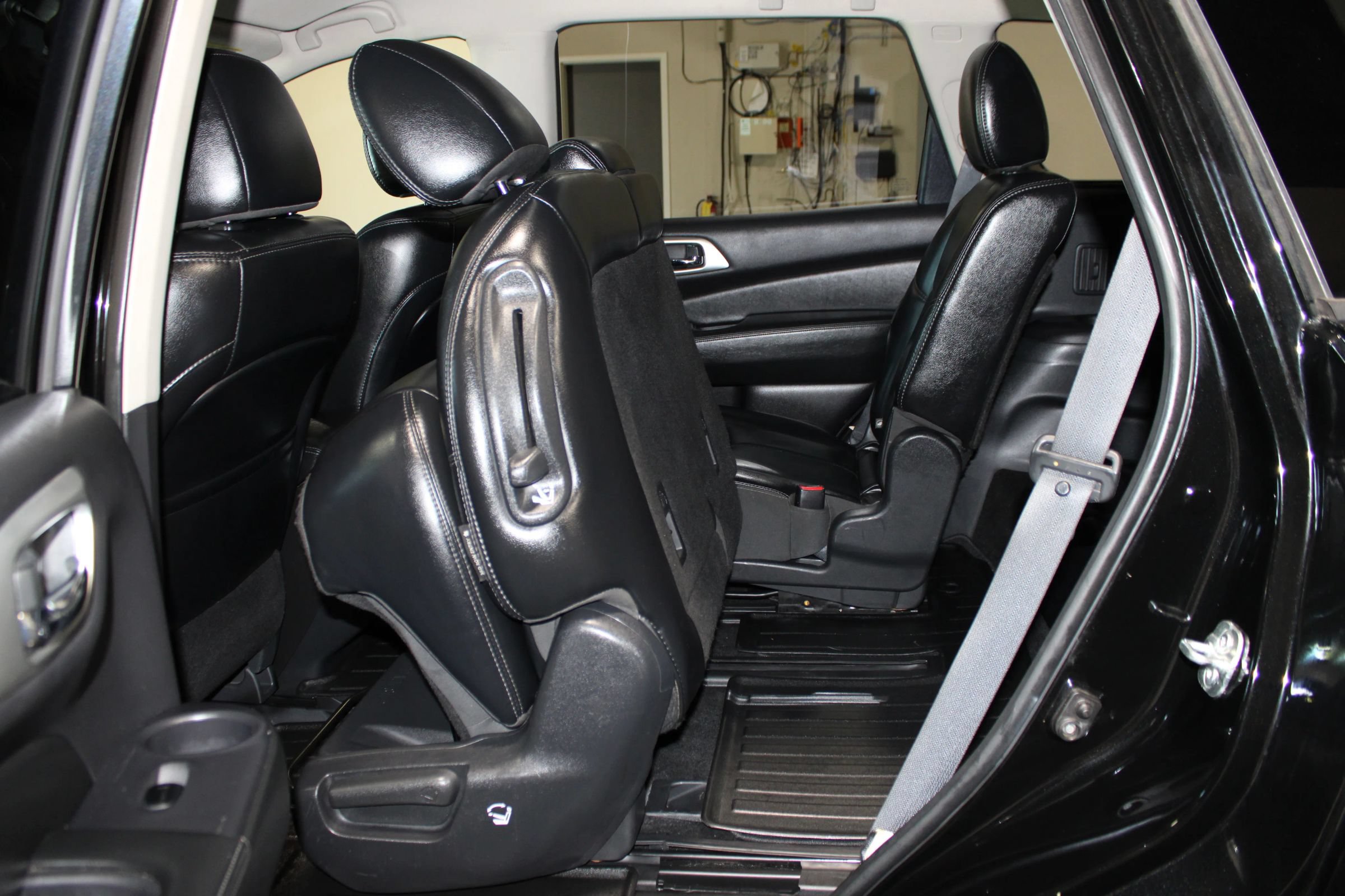 Used 2018 Nissan Pathfinder SL w/ Cargo Package FWD image 27