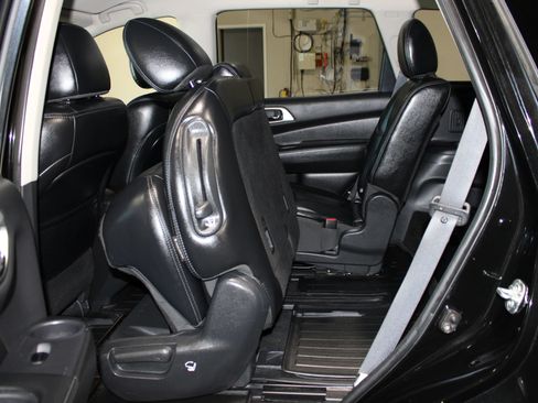 Used 2018 Nissan Pathfinder SL w/ Cargo Package FWD image 27