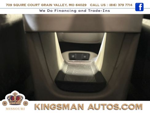 Used 2017 Chrysler Pacifica Touring-L w/ Tire & Wheel Group FWD image 24