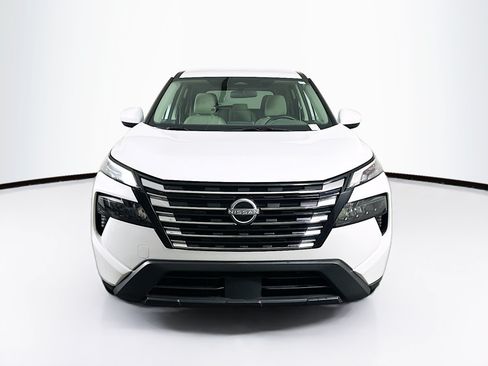 Used 2025 Nissan Rogue SV AWD/4WD image 2