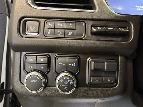 Used 2024 GMC Yukon AT4 w/ Technology Package AWD/4WD image 23