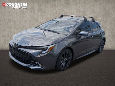 Used 2023 Toyota Corolla XSE FWD image 3