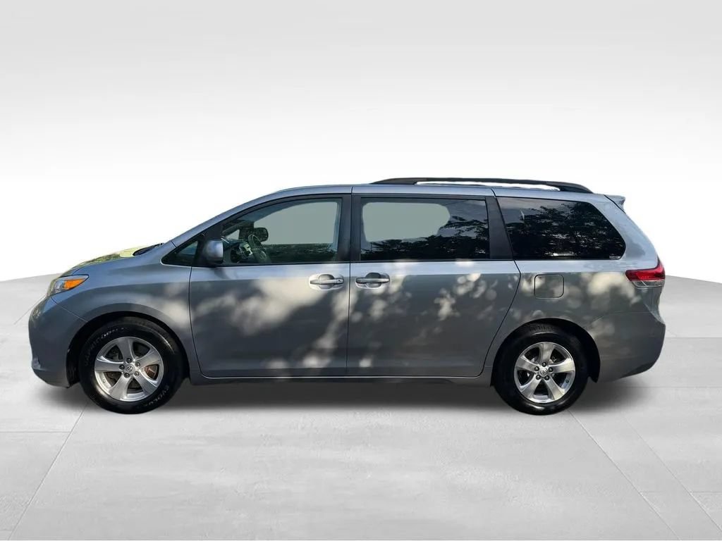 Used 2013 Toyota Sienna LE FWD image 2
