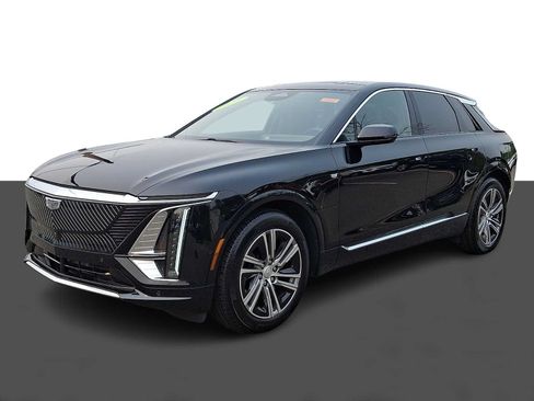 Used 2024 Cadillac Lyriq Luxury AWD/4WD image 3