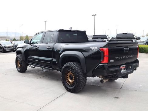 Used 2025 Toyota Tacoma TRD Off-Road AWD/4WD image 4