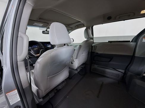 Used 2016 Toyota Sienna XLE image 10