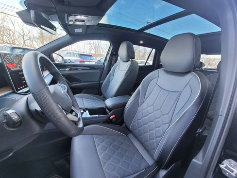 Used 2026 Volkswagen Tiguan SEL R-Line image 11