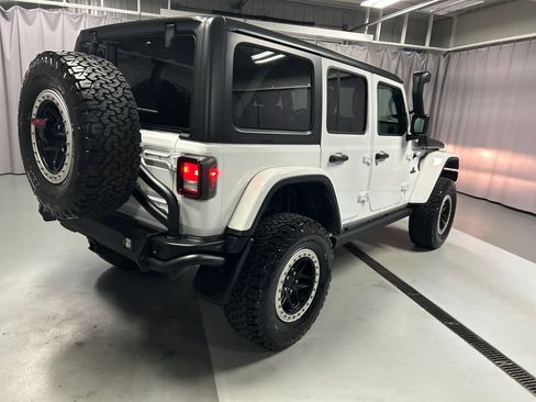 Used 2023 Jeep Wrangler Unlimited Rubicon w/ Cold Weather Group AWD/4WD image 7