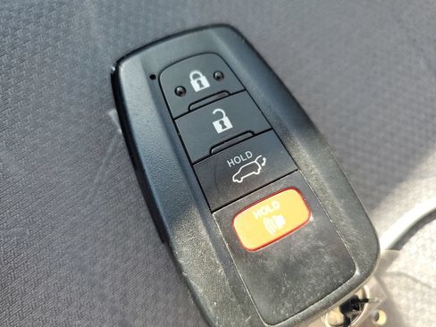 Used 2020 Toyota RAV4 XLE w/ Convenience Package AWD/4WD image 28