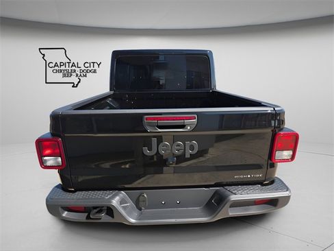 Used 2025 Jeep Gladiator Sport image 6