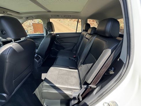 Used 2019 Volkswagen Tiguan SE image 12