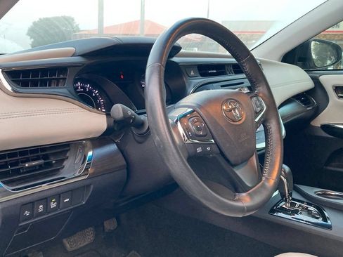 Used 2017 Toyota Avalon XLE Premium FWD image 9