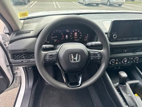 Used 2023 Honda Accord LX image 14