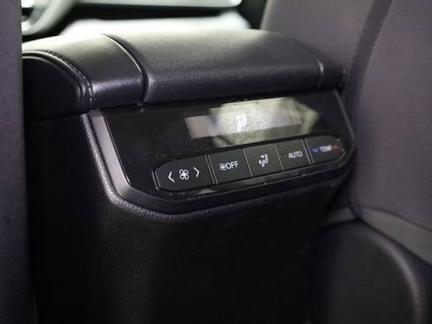 Used 2023 Toyota Highlander LE image 28