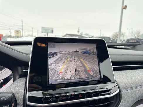 Used 2025 Jeep Compass Latitude w/ Convenience Group image 22