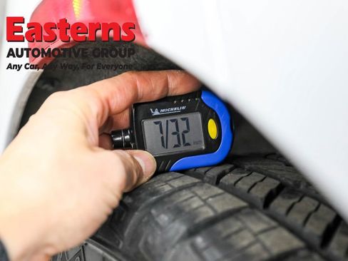 Used 2023 Chrysler Voyager LX image 29