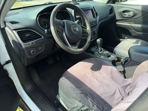 Used 2020 Jeep Cherokee Latitude FWD image 10