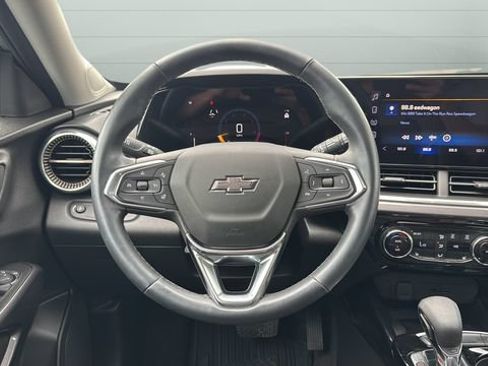 Used 2025 Chevrolet Trax ACTIV w/ Sunroof Package FWD image 13