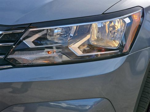 Used 2018 Volkswagen Passat 2.0T SE image 34