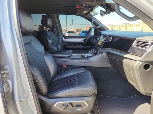 Used 2024 Jeep Wagoneer Series II image 9