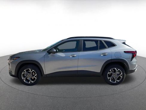 Used 2025 Chevrolet Trax LT image 9