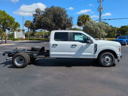 New 2026 Ford F350 XL w/ XL Chrome Package RWD image 3