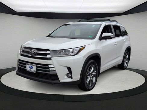 Used 2018 Toyota Highlander Limited Platinum AWD/4WD image 4