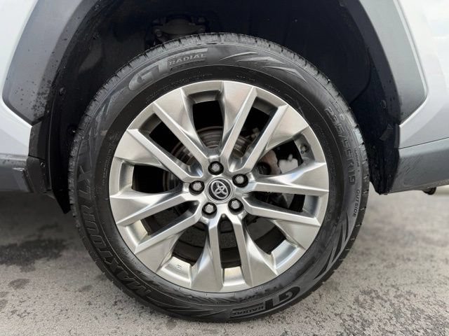 Used 2020 Toyota RAV4 Limited AWD/4WD image 31