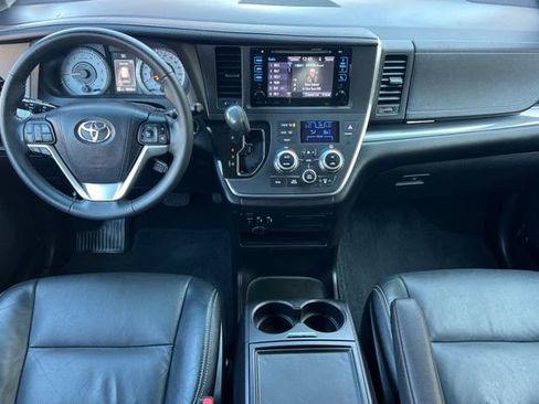 Used 2016 Toyota Sienna SE w/ SE Preferred Package image 15
