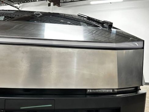 Used 2024 Tesla Cybertruck AWD Crew Cab image 5