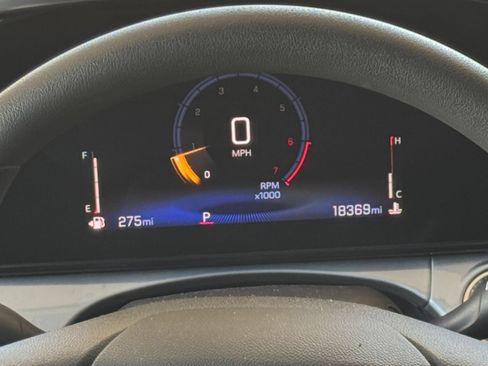 Used 2025 Chevrolet Trax LT FWD image 40