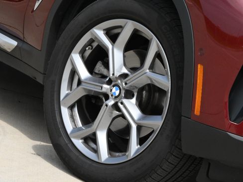 Used 2025 BMW X4 xDrive30i AWD/4WD image 11