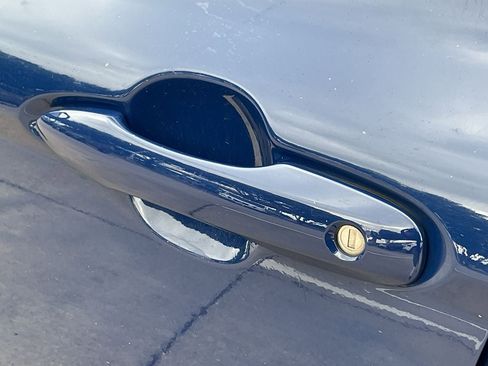 Used 2025 Toyota Camry SE image 9