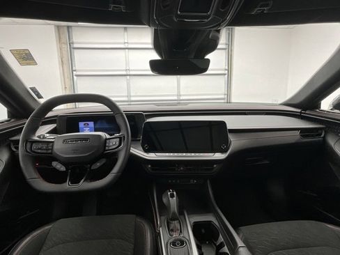 Used 2025 Dodge Charger R/T w/ Sun & Sound Package image 2